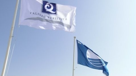 Las playas de Almería reciben 27 banderas azules, ¿no vas a visitarlas?