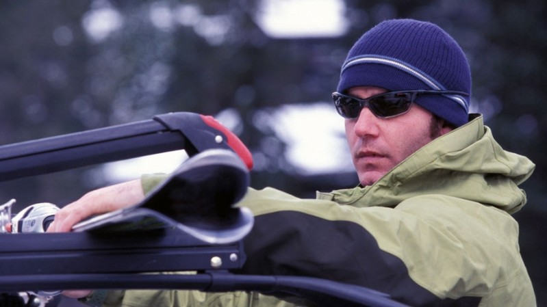 Cómo transportar correctamente los esquís en el coche